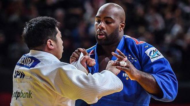 Teddy Riner (áo xanh) tự tin sẽ thắng...