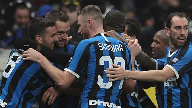 Inter Milan đòi lại ngôi đầu bảng sau khi Juventus sảy chân trước Hellas Verona