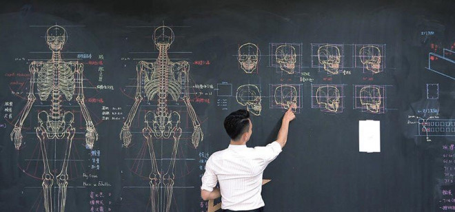 Đa số cư dân mạng đều hài hước nhận xét rằng, thầy giáo trẻ này xứng đáng với danh hiệu “người thầy của năm” bởi cách dạy cũng như cách khiến sinh viên chú ý đều đáng để các thầy cô giáo khác phải học hỏi.