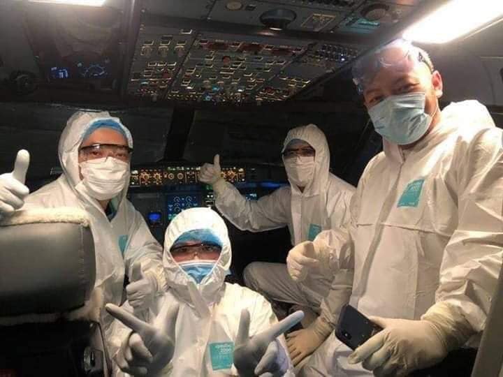Những nhân viên y tế đi cùng đoàn đón công dân Việt Nam từ Vũ Hán trở về bị cách ly 14 ngày
