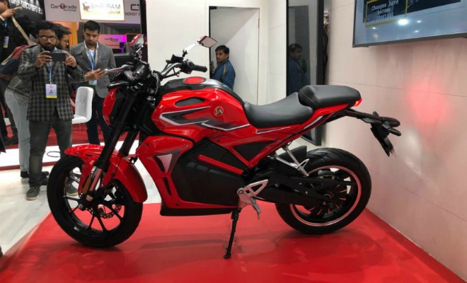 Đẹp tựa Honda CB150R.