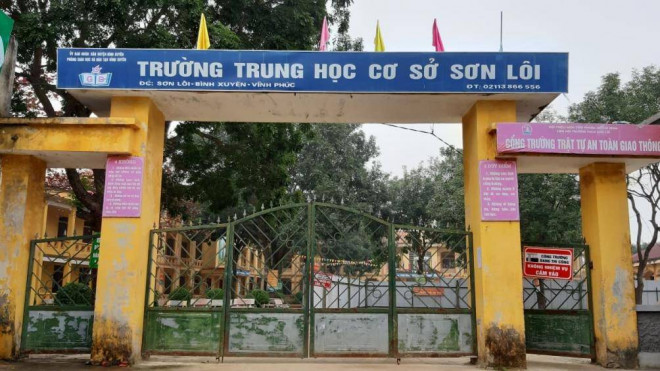 Trường THCS Sơn Lôi cửa đóng then cài. Chưa biết đến khi nào học sinh mới có thể quay lại trường học.