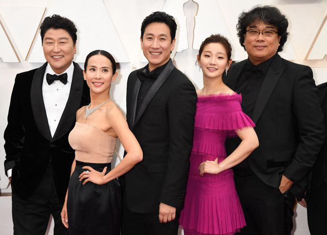 Tại lễ trao giải Oscar 2020 vào sáng ngày 10/2 &#40;theo giờ Việt Nam&#41;, Jo Yeo Jung và nữ diễn viên Park So Dam cùng các diễn viên, ê-kíp đoàn phim &#34;Ký sinh trùng&#34; đã hãnh diện có mặt trên thảm đỏ.