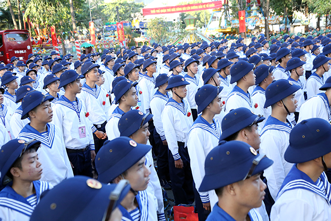 &nbsp; Sáng 12/2, hàng ngàn thanh niên TP.HCM trúng tuyển nghĩa vụ quân sự đã hăng hái lên đường nhập ngũ năm 2020.