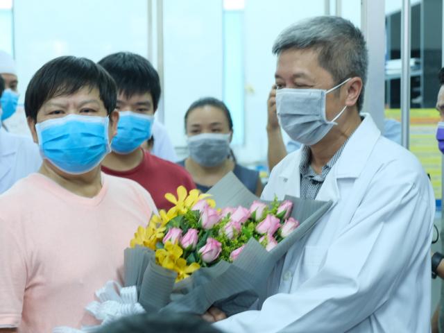 Bệnh nhân Trung Quốc 66 tuổi nhiễm nCoV xuất viện: “Cảm ơn! Cảm ơn Việt Nam!”