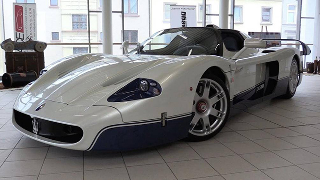 Maserati MC12 của Neymar.