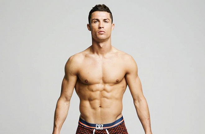 ... thậm chí không hề thua kém siêu sao Ronaldo (cao 1m85, nặng 84 kg)