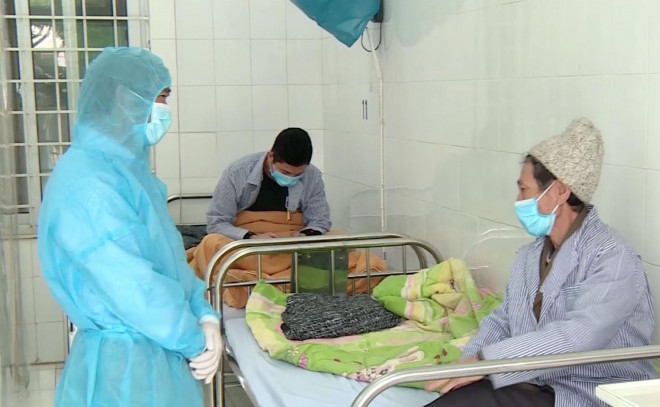 Bệnh nhân nghi nhiễm Covid - 19 được theo dõi sức khỏe tại Trung tâm Y tế huyện Bình Xuyên, tỉnh Vĩnh Phúc. Ảnh: Hải Anh