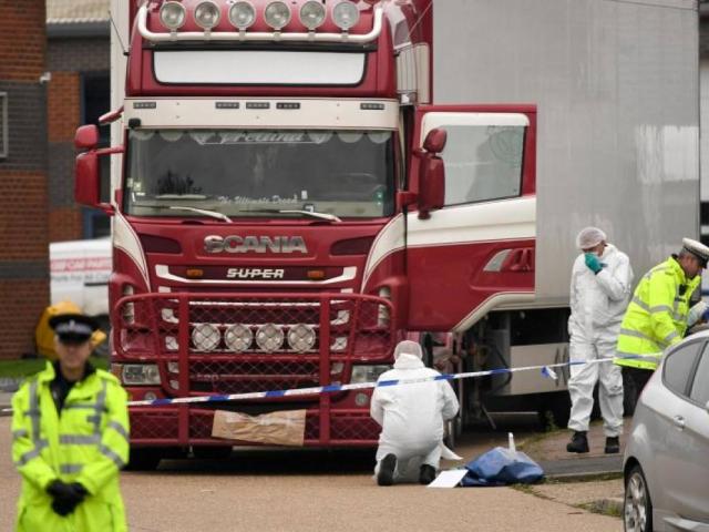 Vụ 39 người trên container đông lạnh ở Anh: Vì sao tử vong vì nóng?