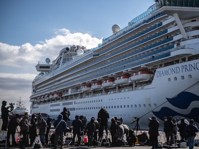 Du thuyền Diamond Princess đang bị cách ly ngoài khơi Nhật Bản. Nguyên nhân là do đến nay đã phát hiện 218 hành khách trên du thuyền dương tính với Covid-19.