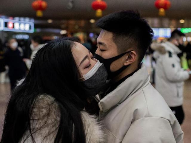 Lễ tình nhân khác thường tại Trung Quốc vì virus Corona