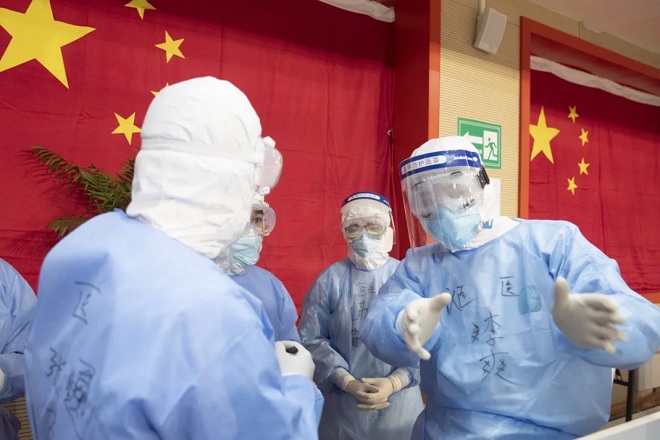 Các nhân viên y tế Trung Quốc ở Vũ Hán ngày 14.2.