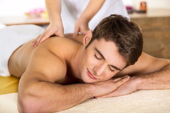 Thanh niên đi massage bị đánh đập vì dám từ chối làm &#34;chuyện ấy&#34; - 1