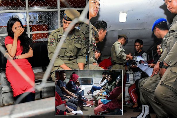 Cảnh sát Indonesia đã bắt giữ nhiều cặp đôi trẻ trong ngày Valentine.