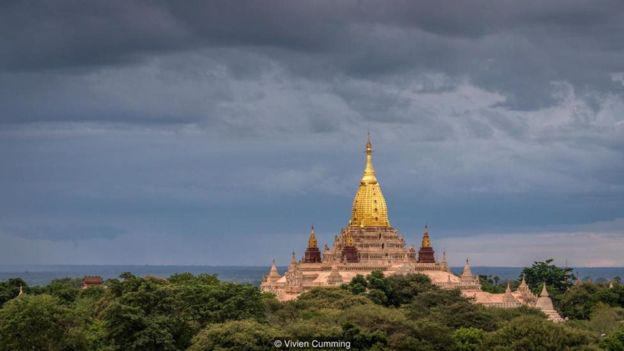 Vàng có ý nghĩa quan trọng đối với người Myanmar do bởi kim loại này được cho là đại diện cho mặt trời.