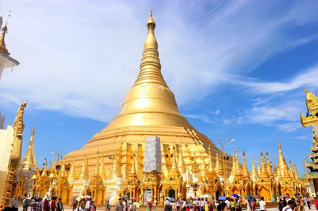 Tháp vàng Shwedagon là nơi tôn nghiêm và tâm linh nhất của người dân Myanmar.