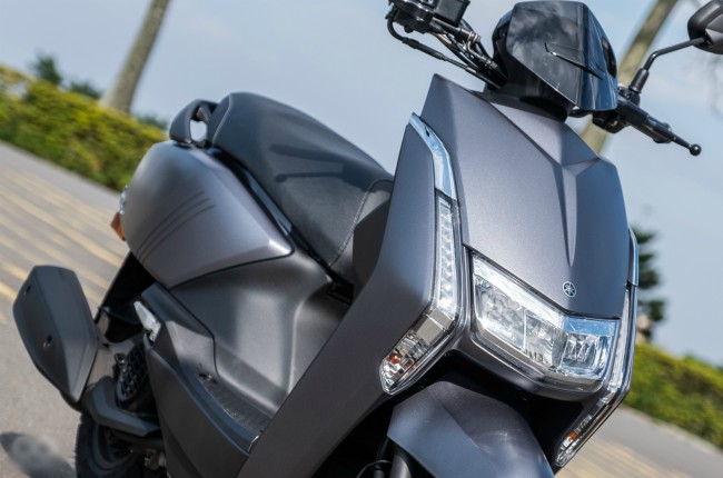 Còn đây là 2020 Yamaha Limi 125 bản màu xám.