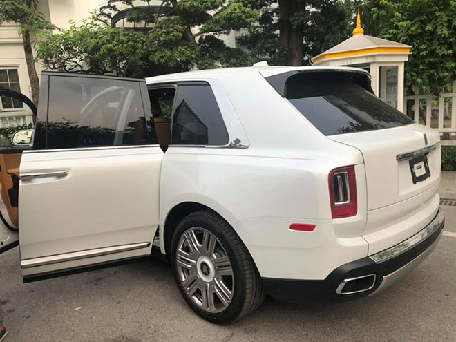 Siêu xe sang Rolls-Royce Cullinan đi chưa đầy một năm bán lại giá chỉ bằng một nửa - 5