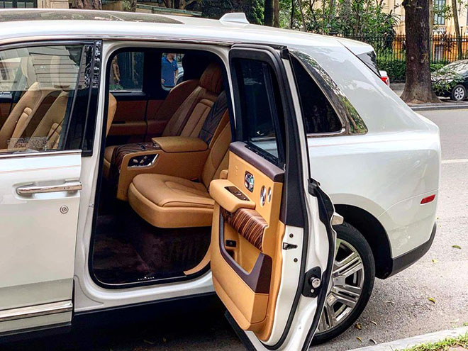 Siêu xe sang Rolls-Royce Cullinan đi chưa đầy một năm bán lại giá chỉ bằng một nửa - 4