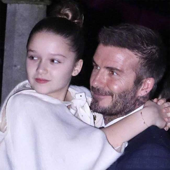 Với báo giới, cựu cầu thủ Beckham tâm sự: &#34;Tôi chẳng có chút quyền lực nào trước cô nàng bé nhỏ ấy, không một chút nào hết&#34;.