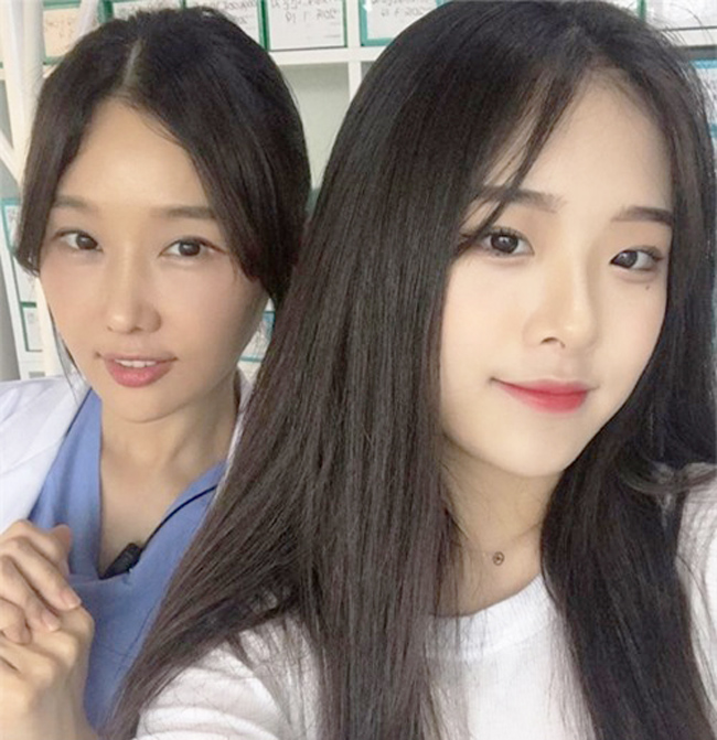 Một số người hoài nghi Lee Su Jin đã phẫu thuật thẩm mỹ để có nhan sắc hiện tại. Tuy nhiên, nếu đó là sự thật thì cô quả thật là một "siêu phẩm dao kéo". Ngược lại cũng có ý kiến cho rằng nữ nha sĩ trẻ đẹp tự nhiên vì instagram của cô thường xuyên cập nhật hình ảnh luyện tập thể dục chăm chỉ.