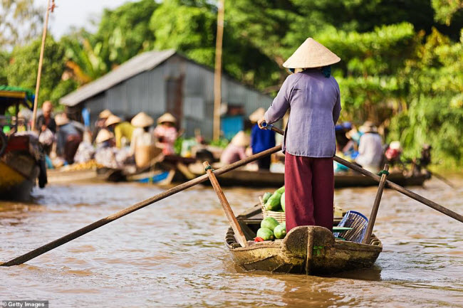 8. Việt Nam: Với nền văn hóa đa dạng, phong cảnh đẹp và cuộc sống nhộn nhịp, Việt Nam đã lọt vào top 10 điểm đến xa xỉ nhất thế giới năm 2020. Các điểm đến hấp dẫn nhất Việt Nam bao gồm Hà Nội, Đà Nẵng và Thành phố Hồ Chí Minh.
