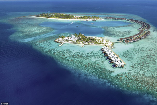 Maldives nằm trong 10 điểm đến xa xỉ nhất thế giới trong 17 năm liên tiếp. Quốc đảo tiếp tục tăng cường đầu tư vào cơ sở hạ tầng, bao gồm nâng cấp sân bay quốc tế Velana với chi phí 1 tỷ USD.
