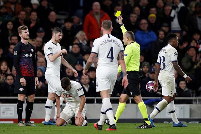 Những pha ăn miếng trả miếng của hai đội nhiều lần xảy ra. Tiền đạo Timo Werner là người phải nhận thẻ vàng trong hiệp 1 với pha vào bóng có phần thô bạo.