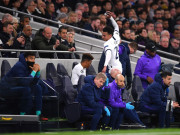 Bóng đá - Tottenham thua sốc, Dele Alli nổi giận ném đồ: Mourinho phản ứng thế nào?