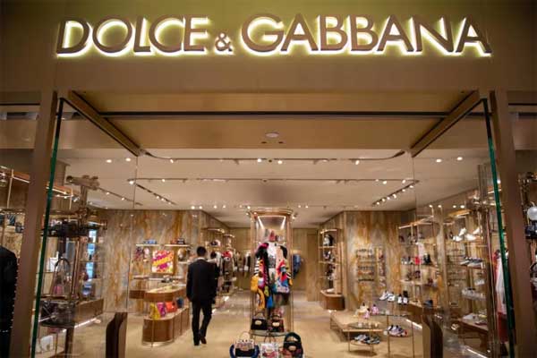 Cửa hàng Dolce &amp; Gabbana vắng vẻ tại Bắc Kinh.