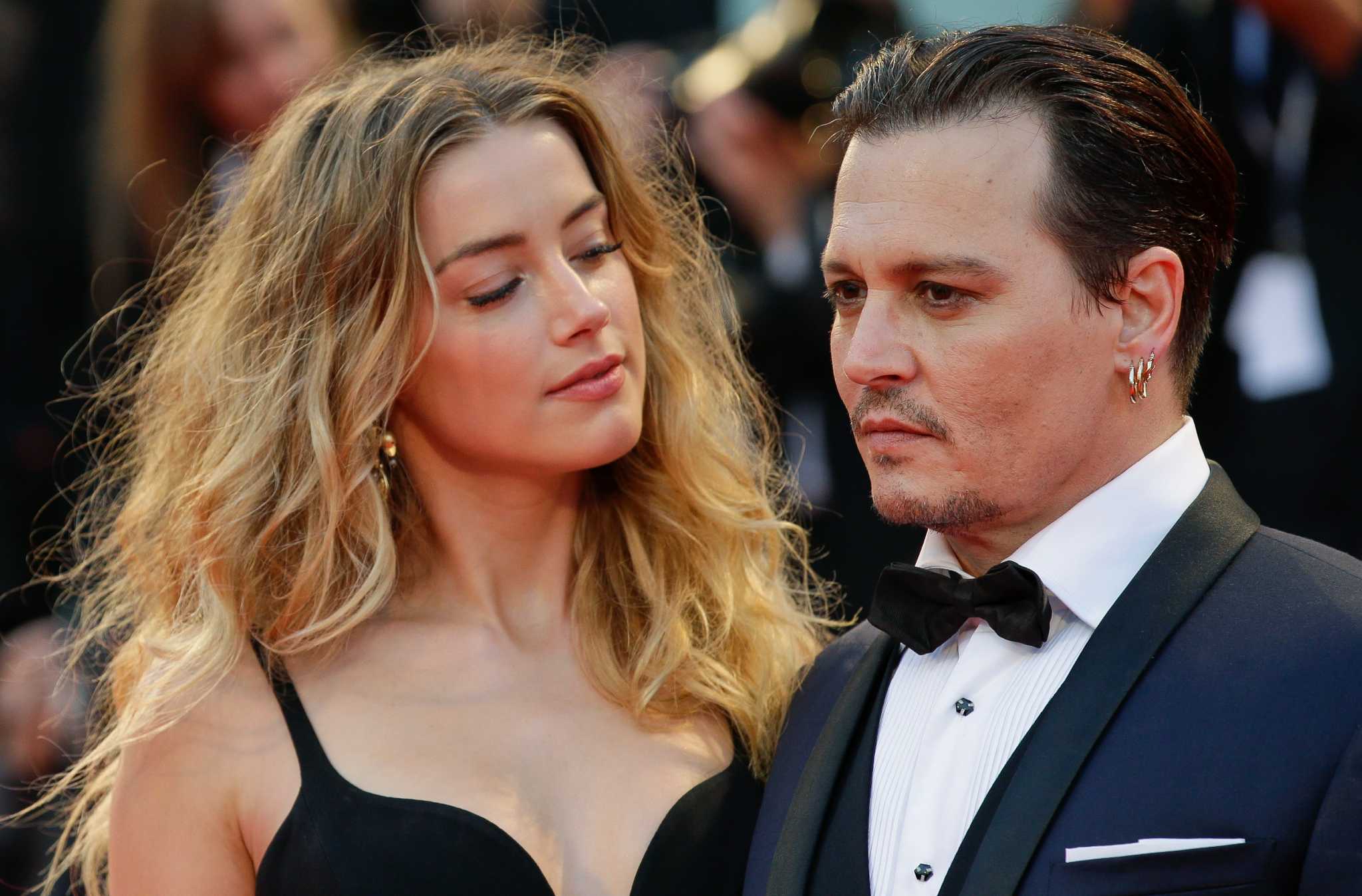Amber Heard nhanh chóng ly hôn với Johnny Depp sau hơn 1 năm.