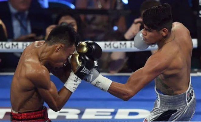 Emanuel Navarrete bảo vệ thành công đai vô địch WBO hạng siêu gà sau khi hạ knock-out&nbsp;Jeo Tupas Santisima ở hiệp 11