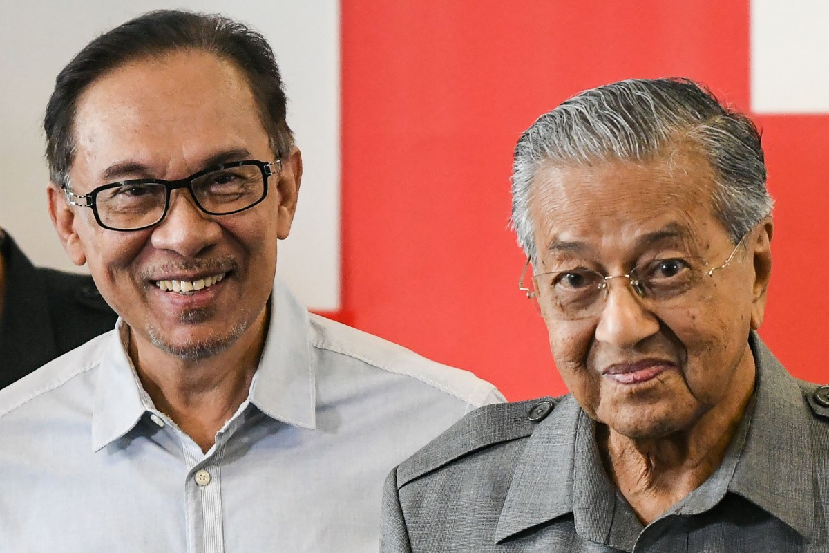 Ông Mahathir và Anwar Ibrahim tạo thành liên minh đánh bại đối thủ trong cuộc bầu cử Malaysia hồi tháng 5.2018.