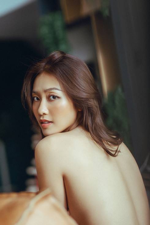 Khả Ngân: &#34;Tôi phải tắt camera khi chụp bộ ảnh bán nude để tránh rủi ro&#34; - 7