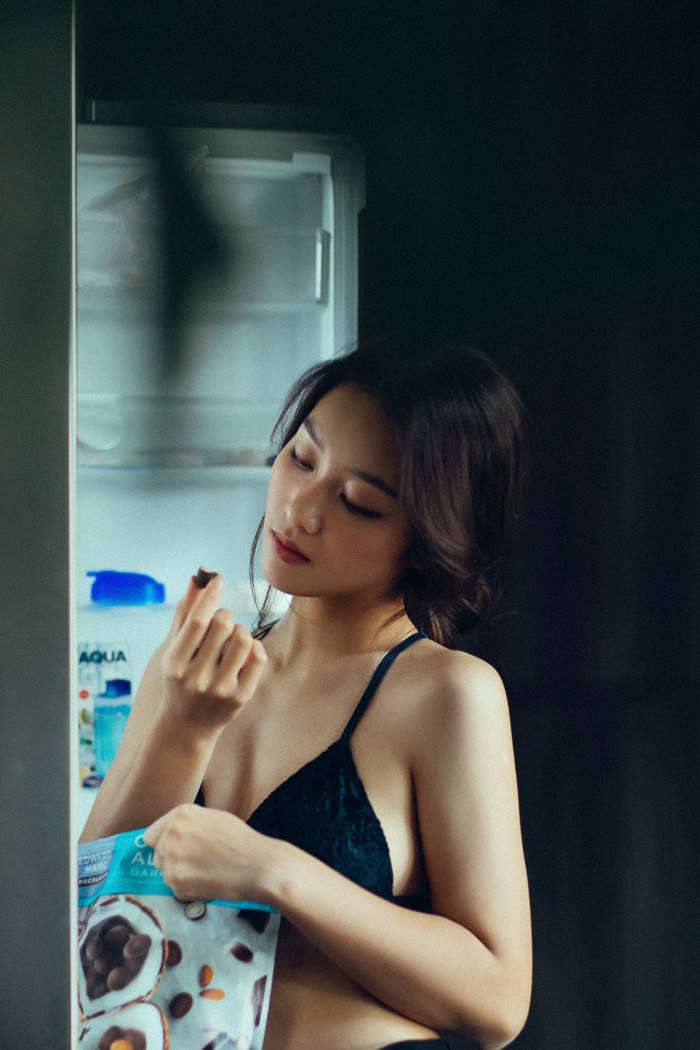 Khả Ngân: &#34;Tôi phải tắt camera khi chụp bộ ảnh bán nude để tránh rủi ro&#34; - 10