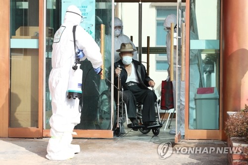 Hàn Quốc có người nước ngoài đầu tiên nhiễm Covid-19 tử vong. Ảnh minh họa: Yonhap News