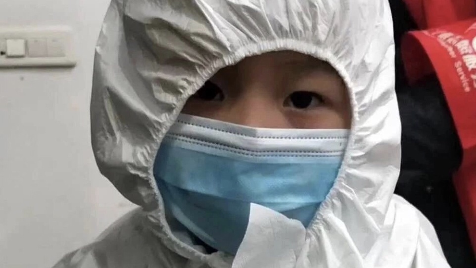 Khi cậu bé 6 tuổi mở cửa, quan chức y tế ở quận Zhangwan, thành phố Thập Yển, tỉnh Hồ Bắc, Trung Quốc mới phát hiện vụ việc thương tâm. Ảnh minh họa: Gnews