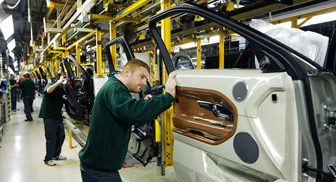 Nhà máy Jaguar Land Rover tại Anh có thể phải ngưng hoạt động vì Covid-19 - 1