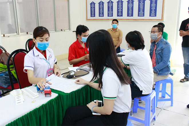 Đoàn viên thanh niên Dược Hậu Giang cùng đoàn viên thanh niên của các doanh nghiệp tại Cần Thơ cùng tham gia hiến máu tình nguyện.