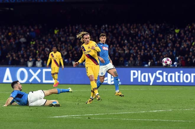 Phút 57, Griezmann gỡ hòa cho Barcelona với cú đệm bóng cận thành