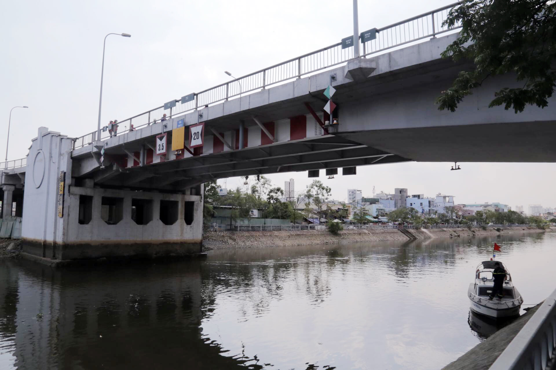 Đoạn kênh đôi nam nữ mất tích