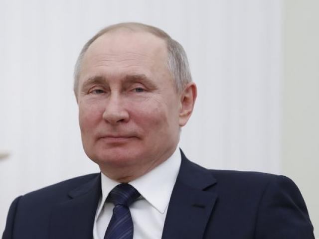 Tổng thống Putin giải thích lý do không dùng điện thoại di động