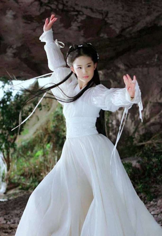 Tiểu Long Nữ do Lưu Diệc Phi đảm nhận trong bản phim năm 2006.
