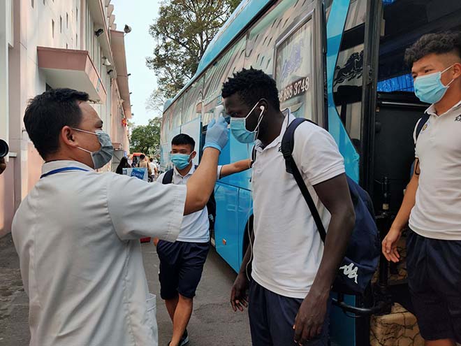 Với bản thân các cầu thủ cũng vậy. Đây là lúc kiểm tra thân nhiệt cho Hà Nội FC