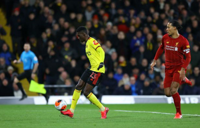 Ismaila Sarr gieo sầu cho Liverpool trên sân Vicarage của Watford