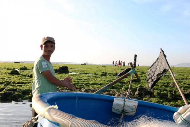 Anh Hạ Văn Dương, thôn Từ Thiện cho biết: “Bãi rạn là nơi mưu sinh của người dân địa phương đã hàng chục năm, nay được du khách gần xa biết đến và tham quan. Đây là cơ hội để người dân vùng biển quê tôi có cơ hội vươn mình. Mỗi ngư dân địa phương nơi đây luôn quan niệm “phải giữ gìn vẻ đẹp hoang sơ cho bãi biển quê hương”.