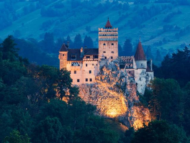 Du lịch - Lâu đài &quot;ma&quot; ở Romania và những câu chuyện lạnh gáy