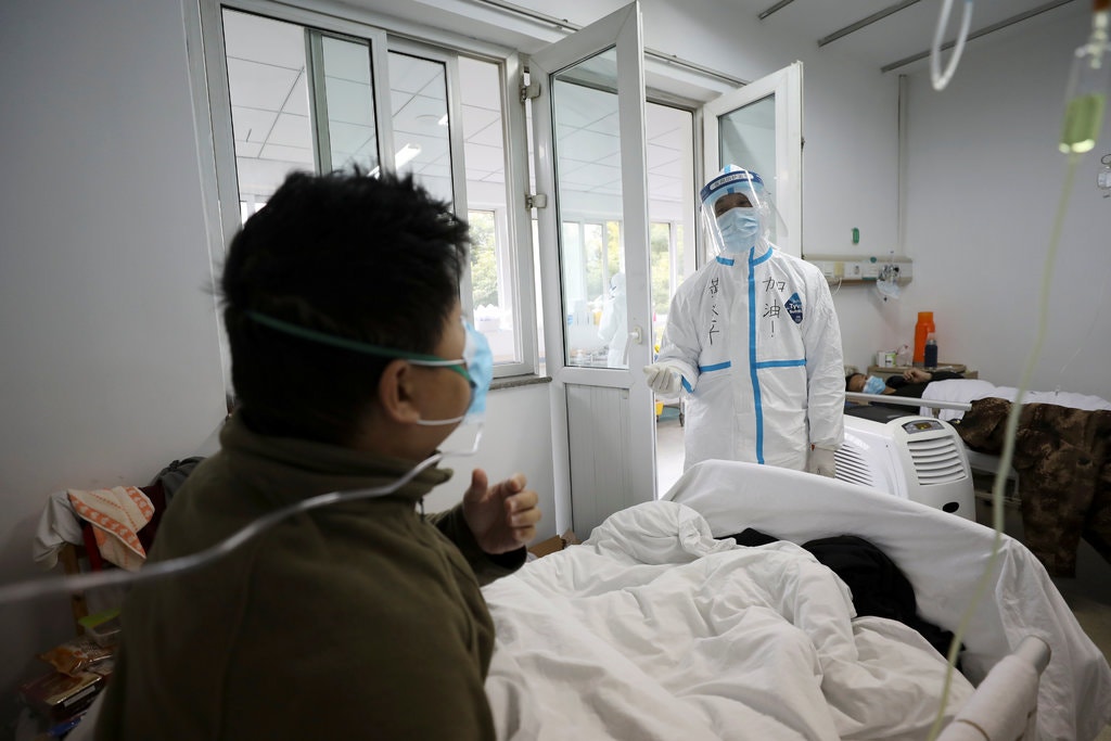 Một bệnh nhân nhiễm Covid-19 được điều trị ở Vũ Hán.