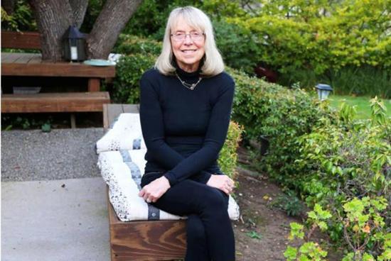 Bà Esther Wojcicki.