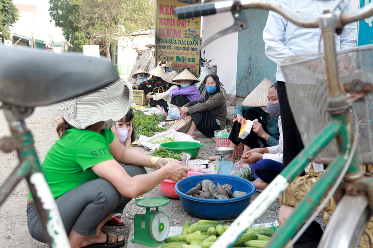 Tâm dịch Covid-19 Sơn Lôi sau 20 ngày bị phong tỏa - 17